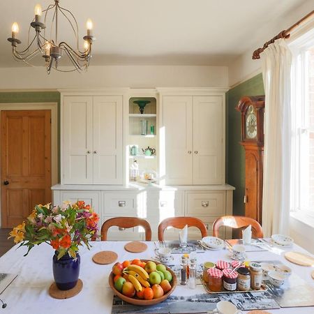 The Waltons Bed & Breakfast Dorking Exterior photo